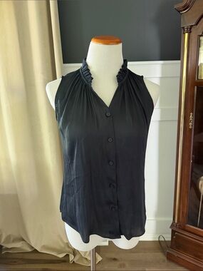 💘Banana Republic Black Sleeveless Ruffled-Neck Button Blouse